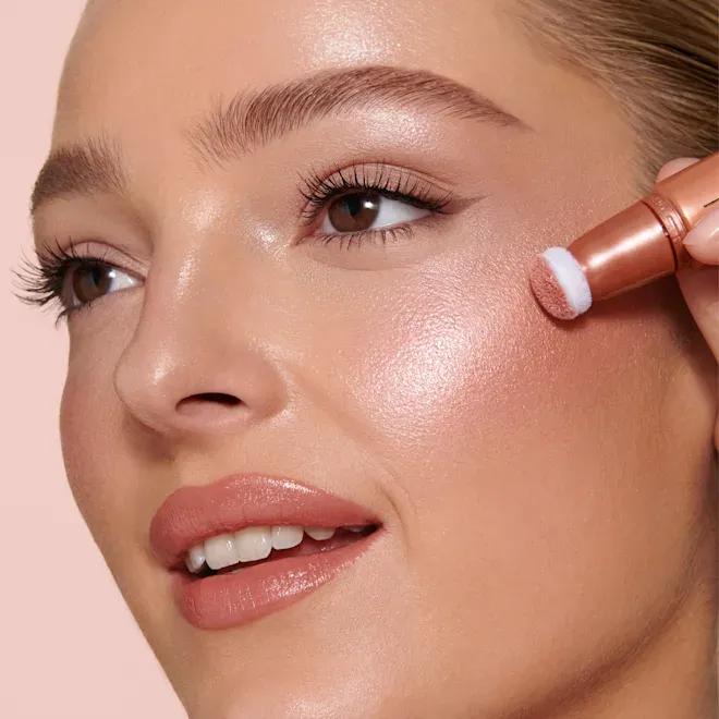 Кремові румʼяна Beauty Light Wand Charlotte Tilbury