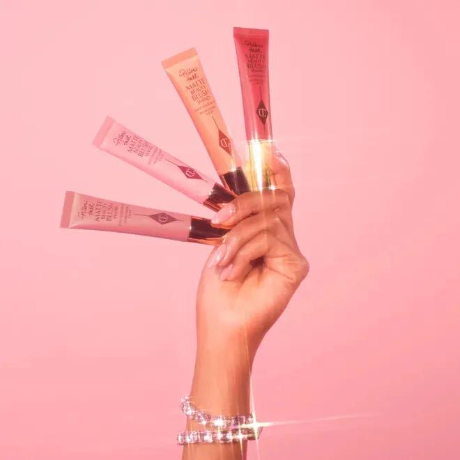Charlotte Tilbury Matte Beauty Blush Wand у відтінку Pillow Talk Pink Pop