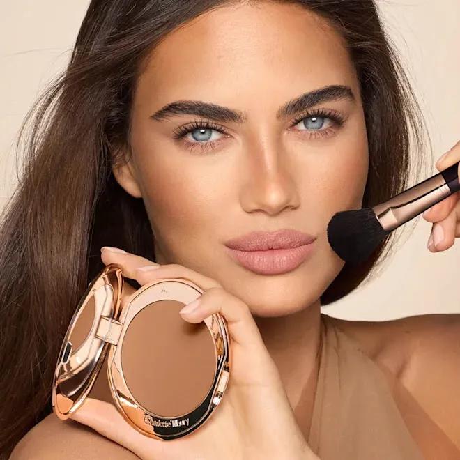 Матовий бронзер для обличчя Charlotte Tilbury Airbrush Bronzer