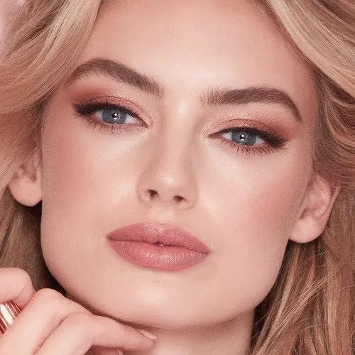 Charlotte Tilbury Matte Revolution Lipstick Pillow Talk