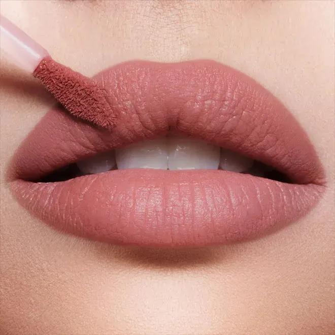 Рідка помада для губ Charlotte Tilbury Airbrush Flawless Matte Lip Blur Liquid Lipstick