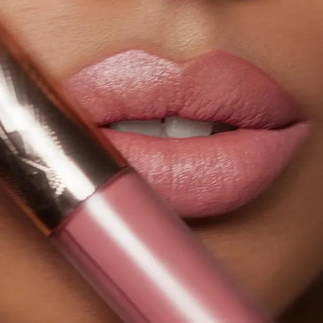 Рідка помада для губ Charlotte Tilbury Airbrush Flawless Matte Lip Blur Liquid Lipstick